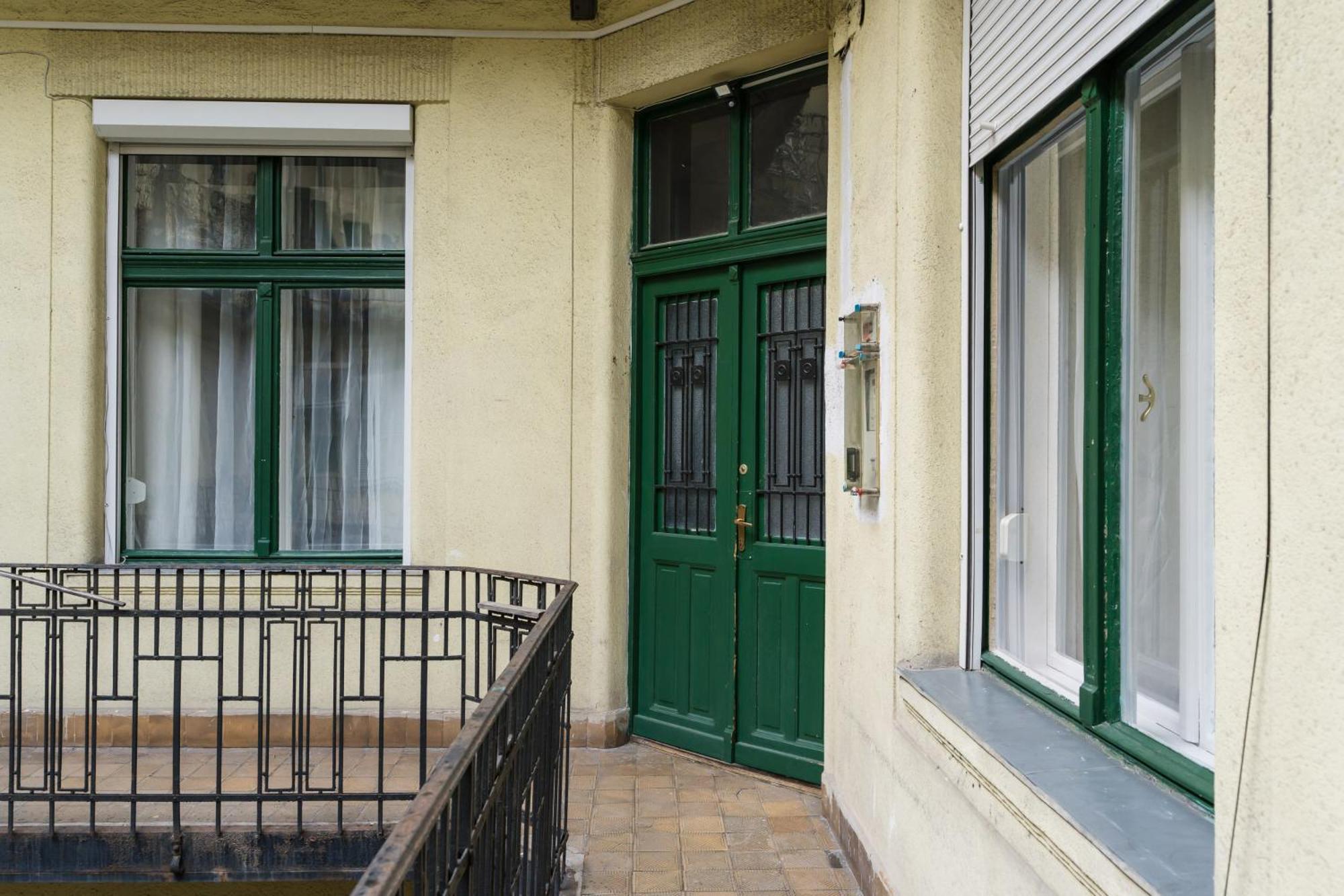 Sesame Wide Apartment Будапеща Екстериор снимка